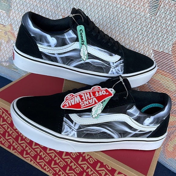 Vans WMNS Comfycush Old Skool 
After Dark Black/White
VN0A5DYCBZW
sneakers - Picture 11 of 16